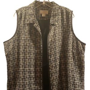Ladies CJ Banks 1X lined black and white raised pattern vest